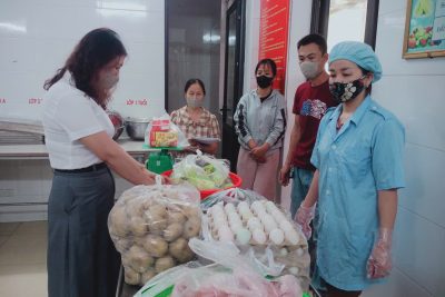 CÔNG TÁC KIỂM ĐỊNH THỰC PHẨM ĐẦU VÀO TẠI TRƯỜNG MẦM NON KIM ĐÔNG: MINH BẠCH – AN TOÀN – TẬN TÂM